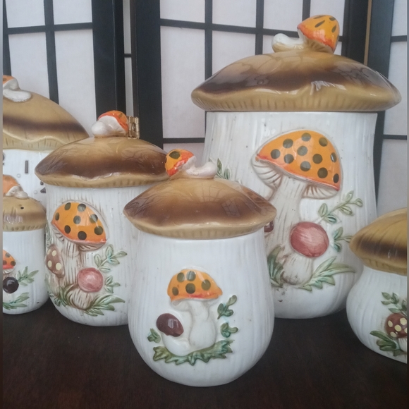 Vintage Sears Roebuck Merry Mushroom Canister Set W/ Napkin, Shakers and More! - Picture 6 of 8